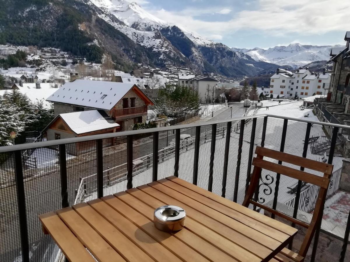 Apartamento Familiar Con Vistas Y Garage La Portiecha Leilighet Sallent de Gállego Eksteriør bilde